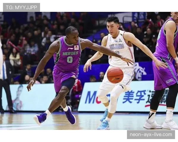 踩踏犯规判罚细节解析：何时算犯规裁判绝不让步
